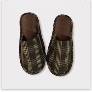 : : NEW Comfy Plaid Slippers : :